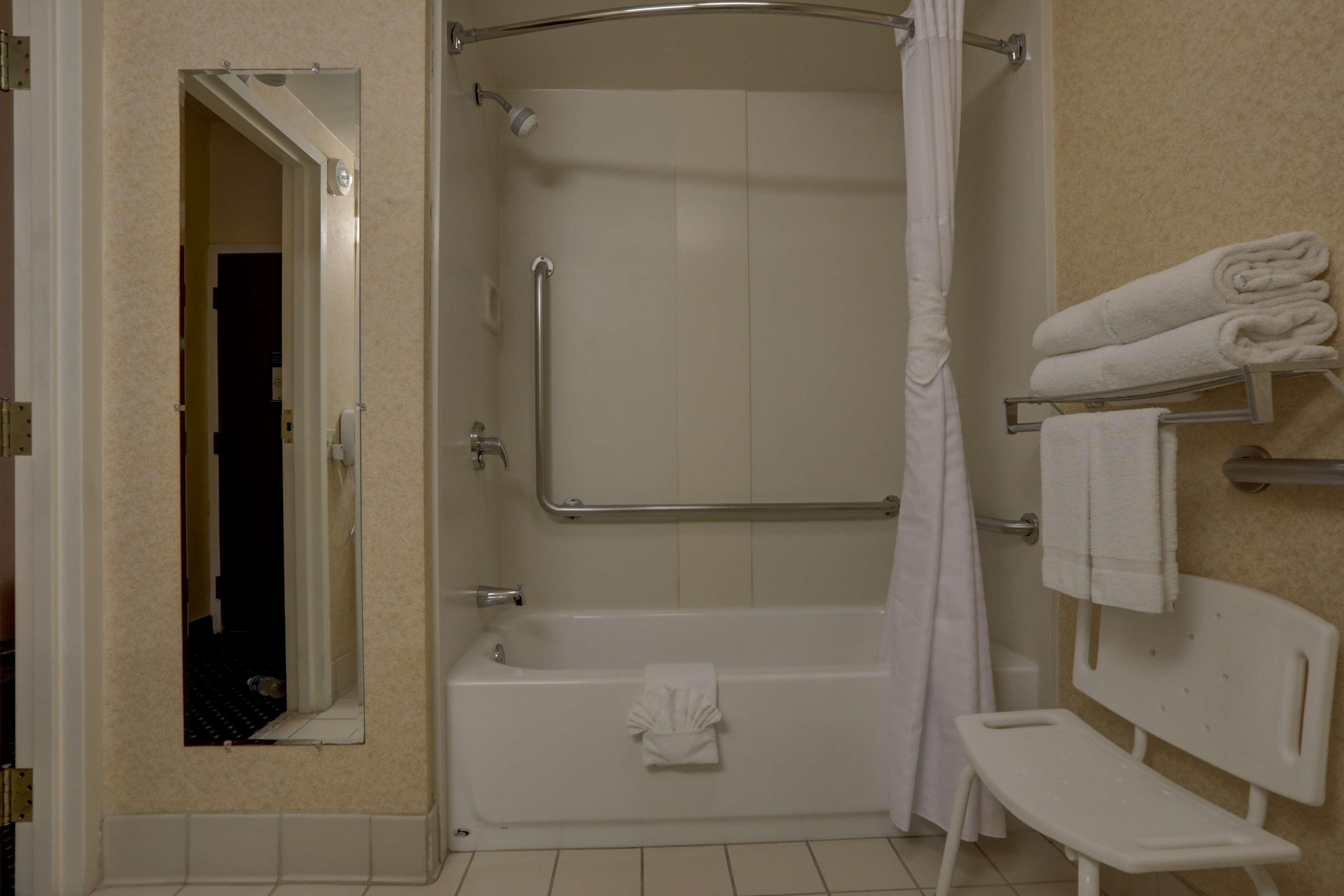 Surestay Plus Hotel By Best Western Chicago Lombard Pokoj fotografie