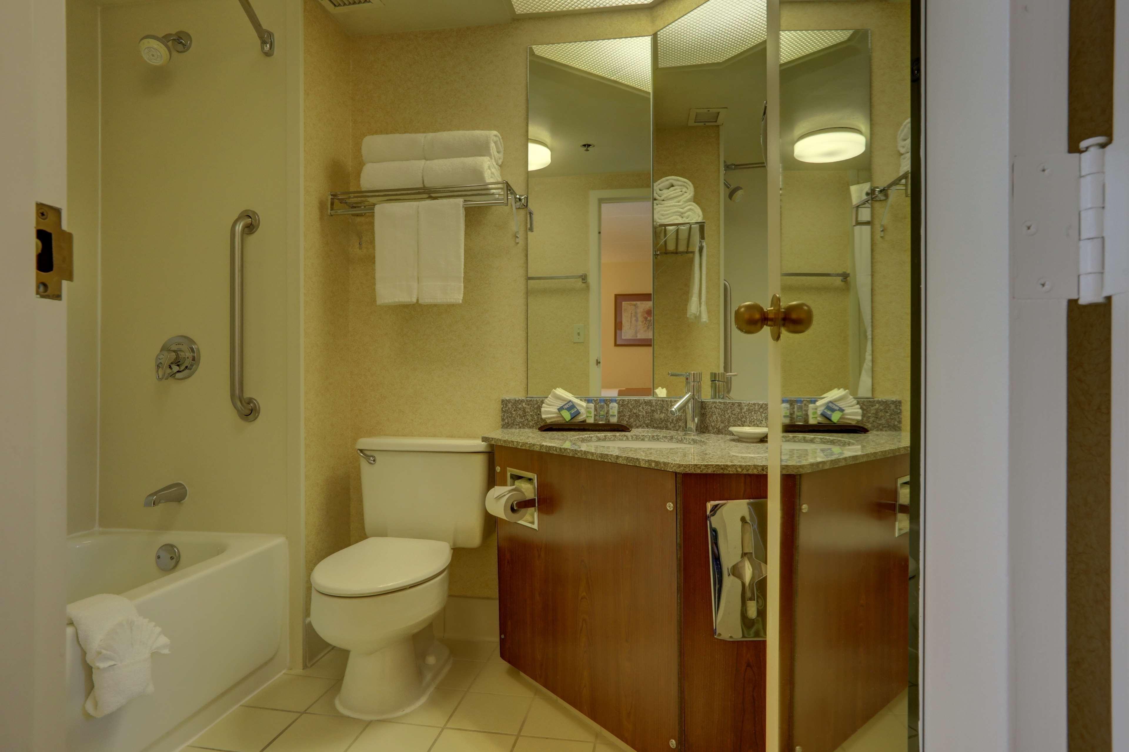 Surestay Plus Hotel By Best Western Chicago Lombard Pokoj fotografie