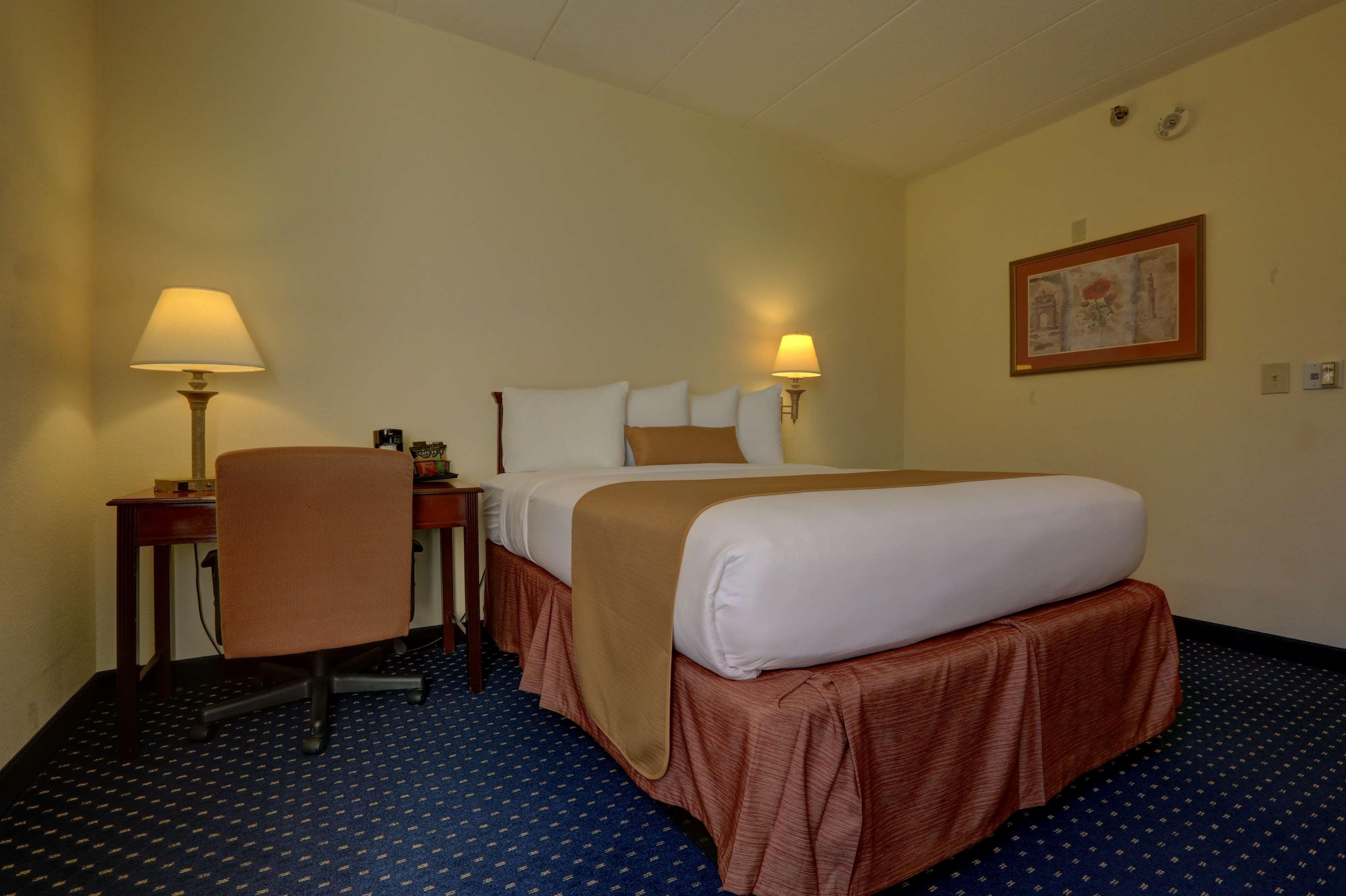Surestay Plus Hotel By Best Western Chicago Lombard Pokoj fotografie