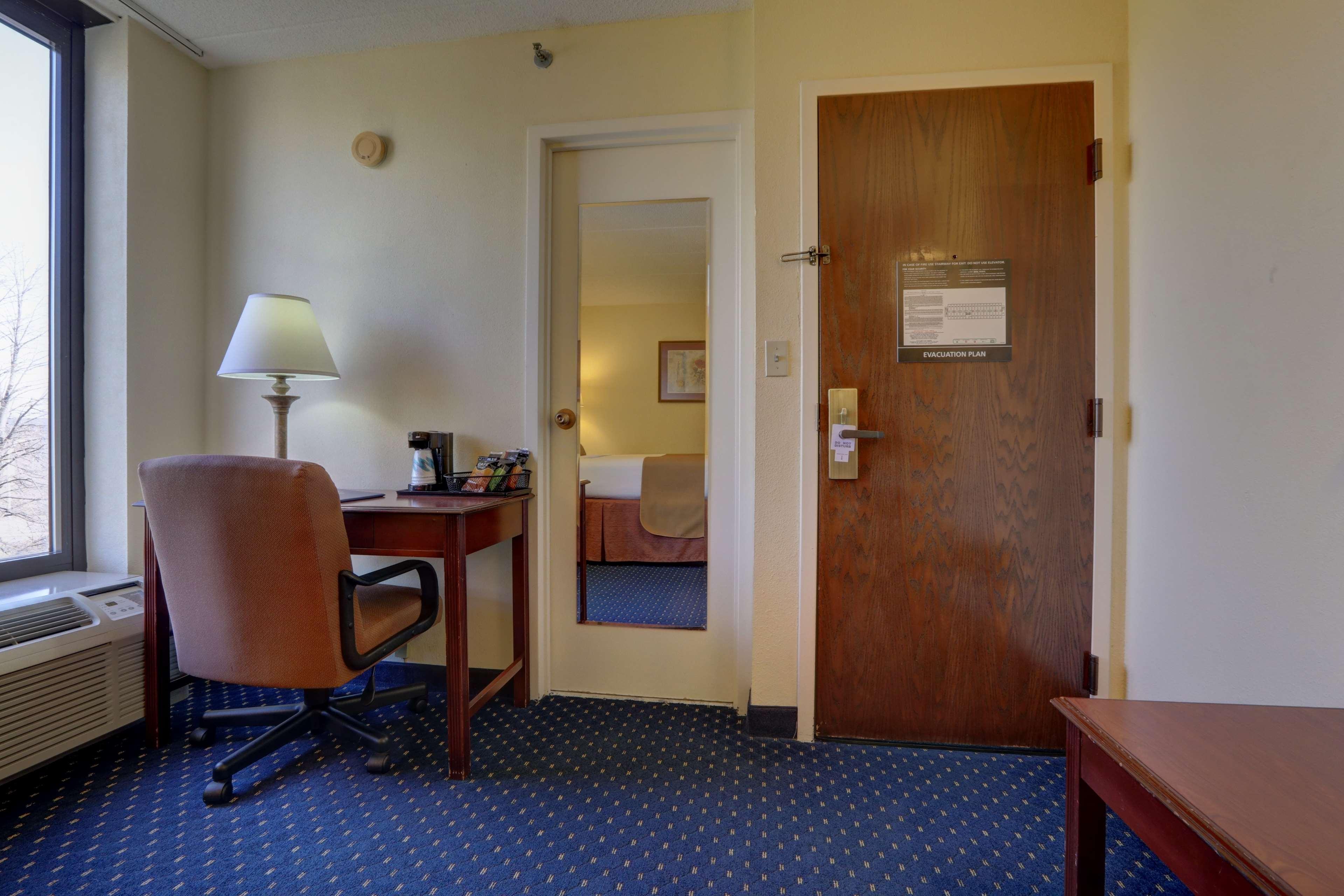 Surestay Plus Hotel By Best Western Chicago Lombard Pokoj fotografie